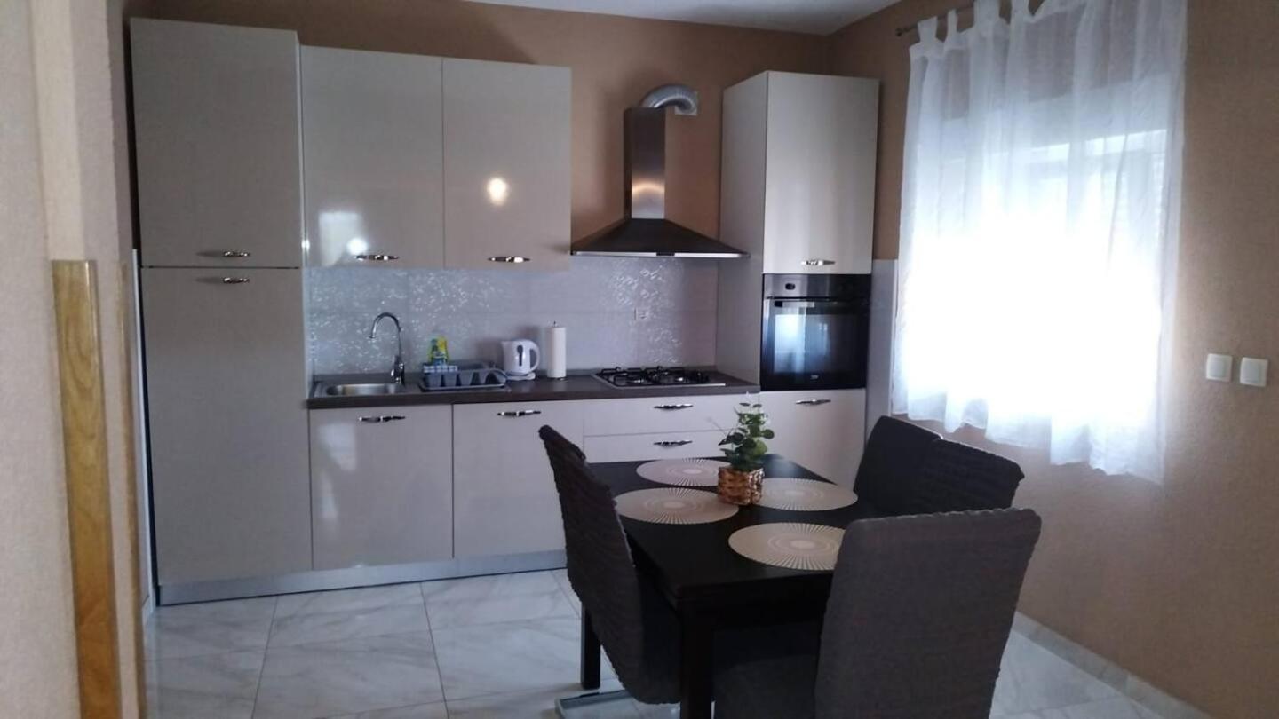 Apartman Dora Sukosan Luaran gambar